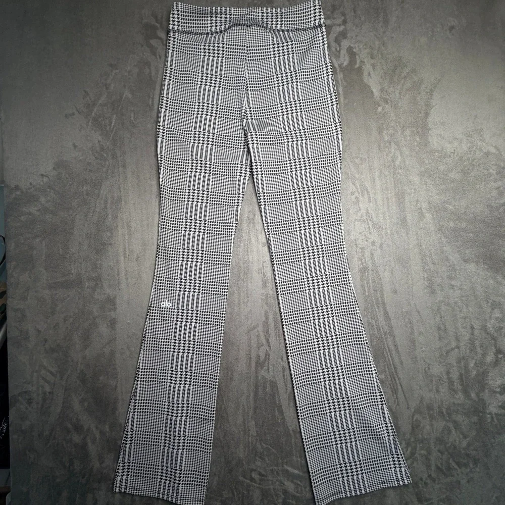 Alo Yoga Airbrush High-Waist Flare Leggings Womens L Blk White Houndstooth Plaid